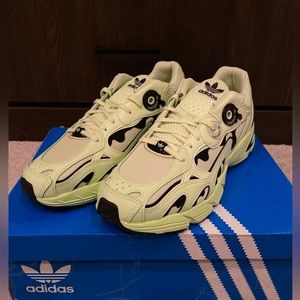 Adidas Womens Astir shoe